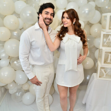 Nem fogos, nem drone: grávida, ex bbb Amanda Gontijo faz ‘chá revelação’ minimalista com Danilo Monteiro