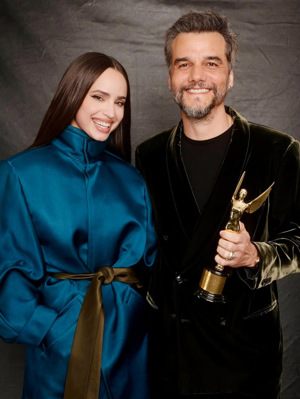 Sofia Carson elogia trabalho de Wagner Moura em novo filme: “Respira humanidade e empatia”