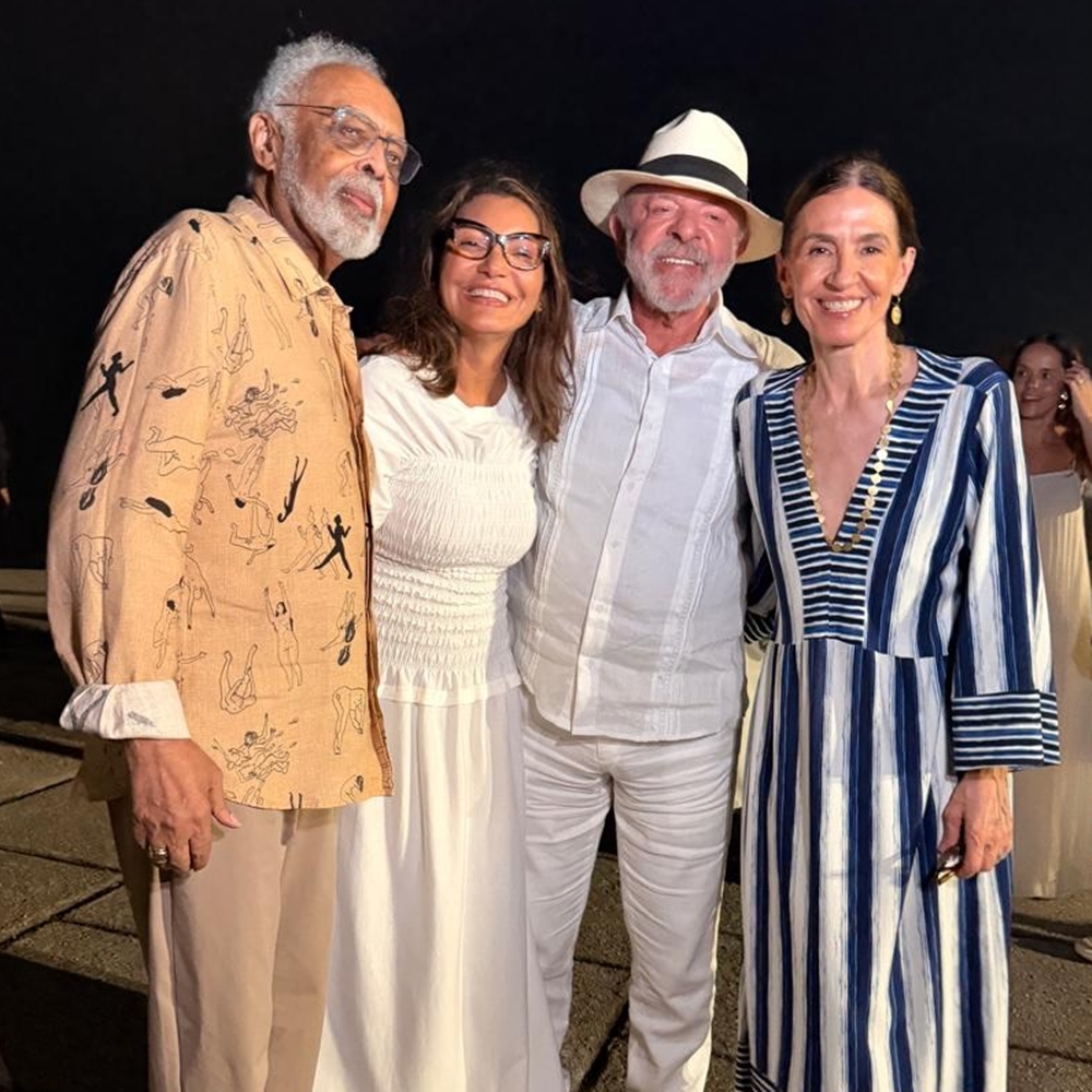 Gilberto Gil abre álbum de Réveillon e mostra foto com Lula: “Axé para todos”