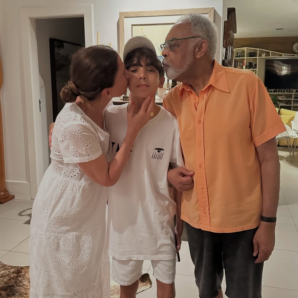 Em Salvador, Gilberto Gil posta homenagem para neto e revela talento: ‘Mais um músico’