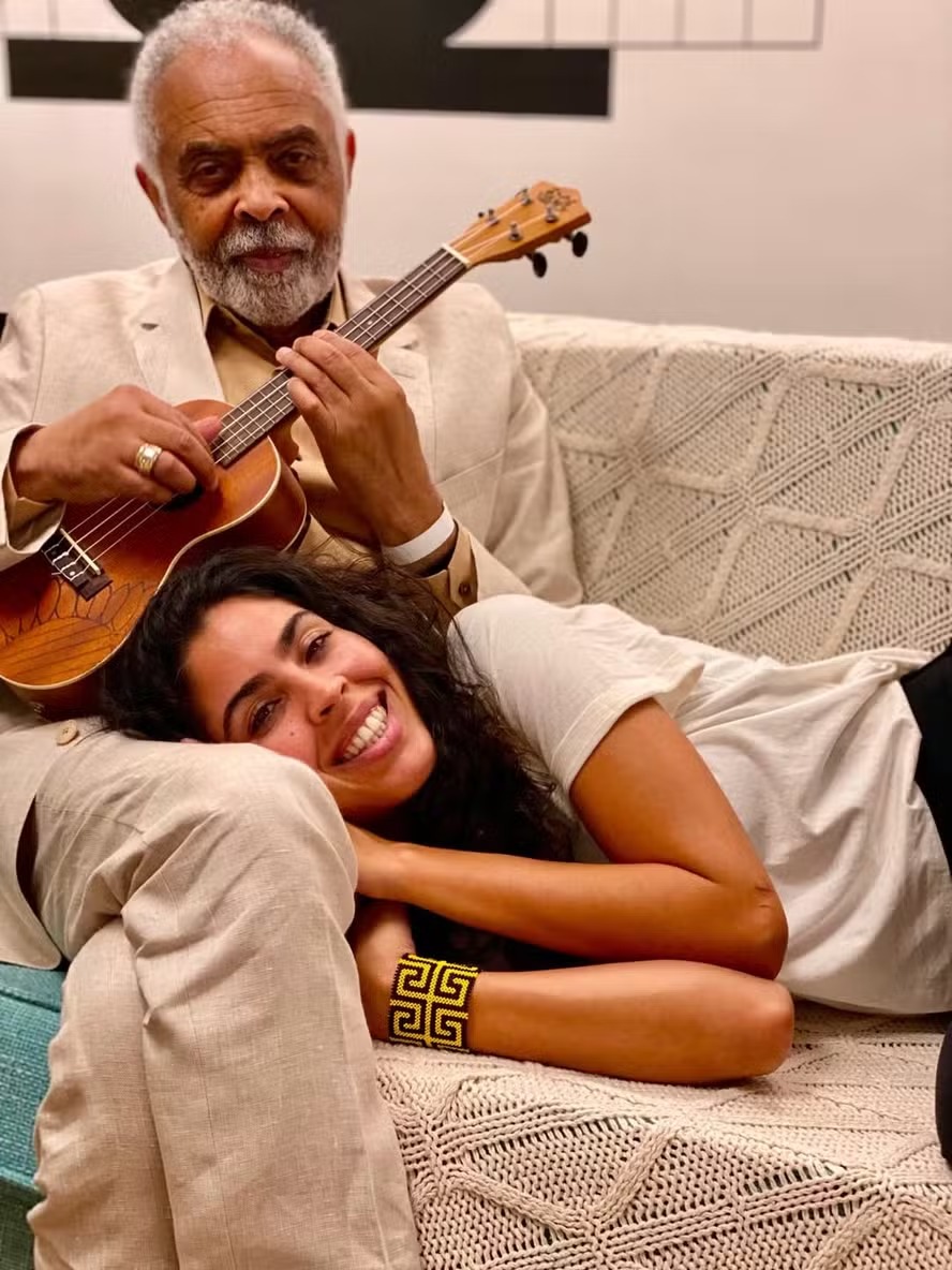 Gilberto Gil homenageia Bela Gil em seu aniversário de 38 anos