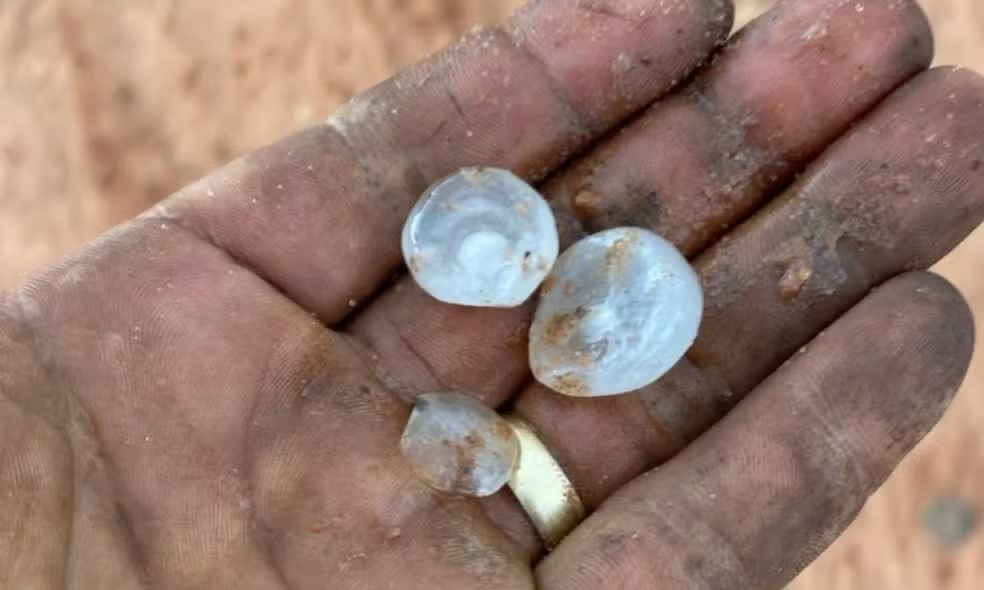 Chuva de granizo atinge zona rural de cidade no oeste da Bahia