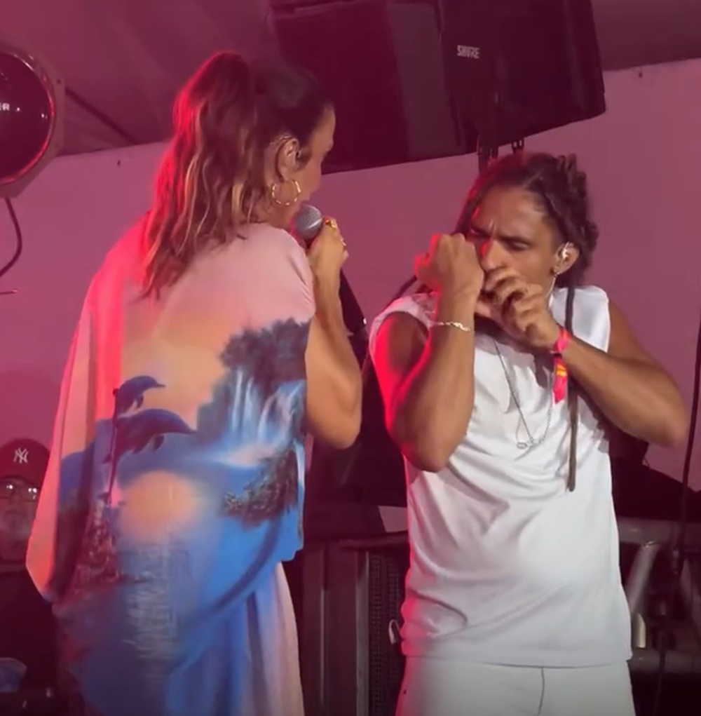 Ivete Sangalo brinca com intérprete de Libras ao apresentar nova aposta para o Carnaval; veja vídeo