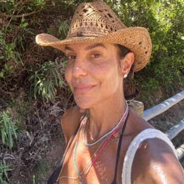 Ivete Sangalo curte dias de descanso no sul da Bahia e esbanja tranquilidade