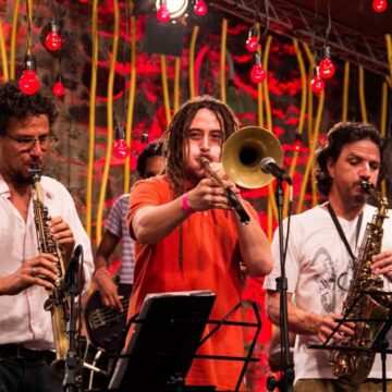 Praia do Forte recebe Festival de Jazz com shows gratuitos; confira a programação