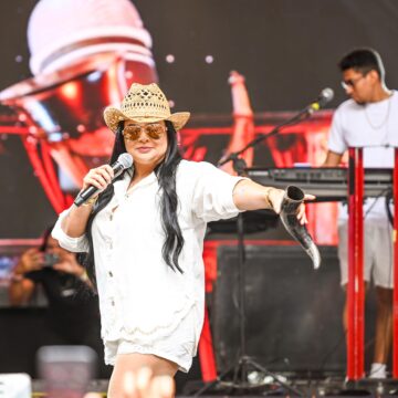 Klessinha leva clima de seresta a show lotado no Parque da Cidade