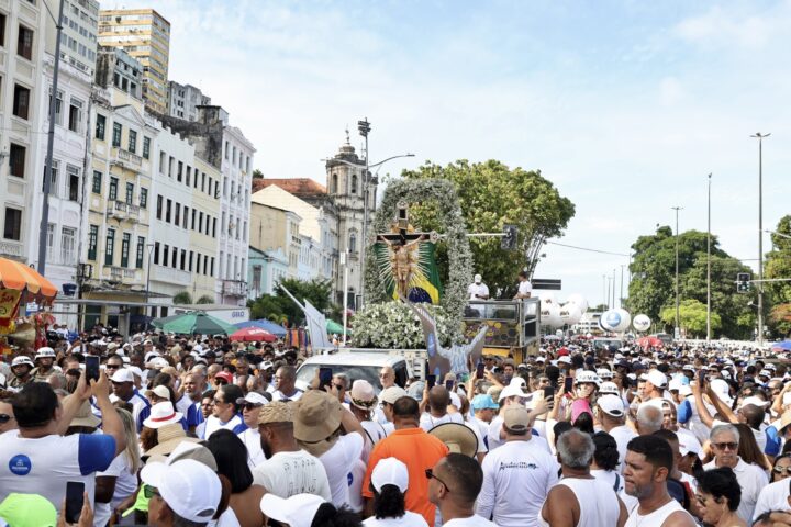 Lavagem do Bonfim reúne mais de 1 milhão de pessoas e impulsiona turismo em Salvador