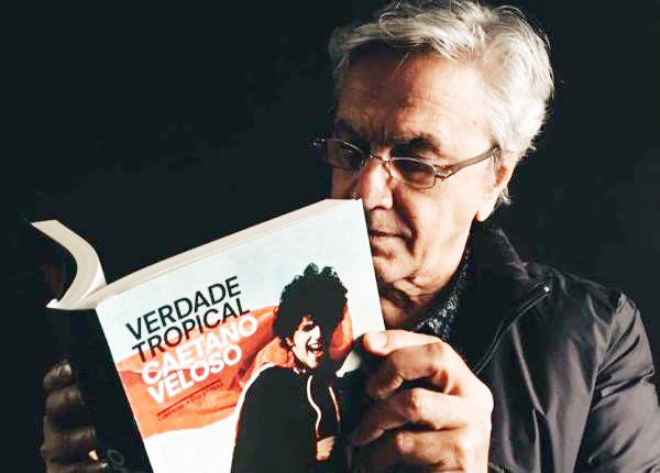 Literatura: ainda dá tempo de viver “A Salvador de Caetano Veloso”