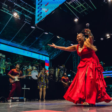 Margareth Menezes celebra 25 anos do álbum “Maga Afropopbrasileiro” com show em Salvador