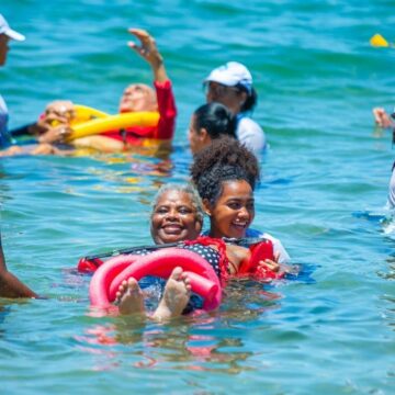 Mar Sem Barreiras: Salvador inicia projeto de inclusão e lazer adaptado no Porto da Barra