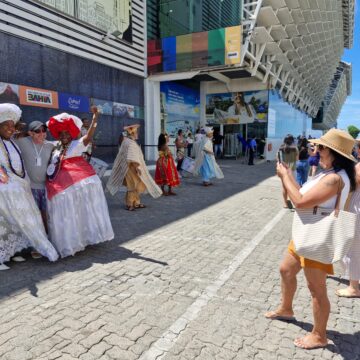 Maior navio da temporada de cruzeiros, MSC Seaview é o primeiro a aportar na Bahia em 2026