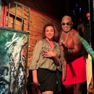 Marisa Orth marca presença no A.B.O.C.A., no Santo Antônio