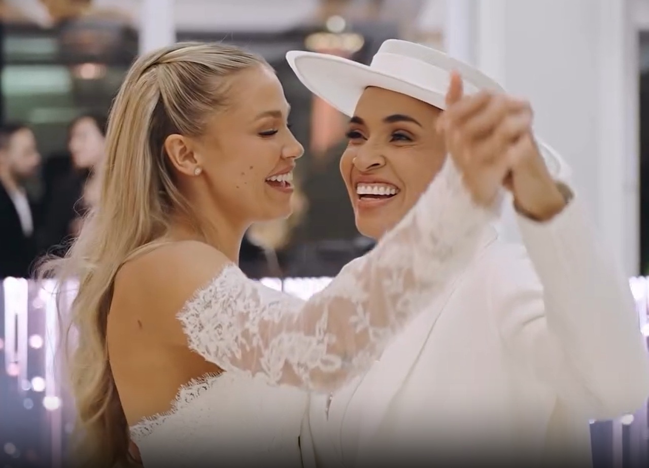 Marta divulga vídeo de casamento com Carrie Lawrence nos EUA; veja