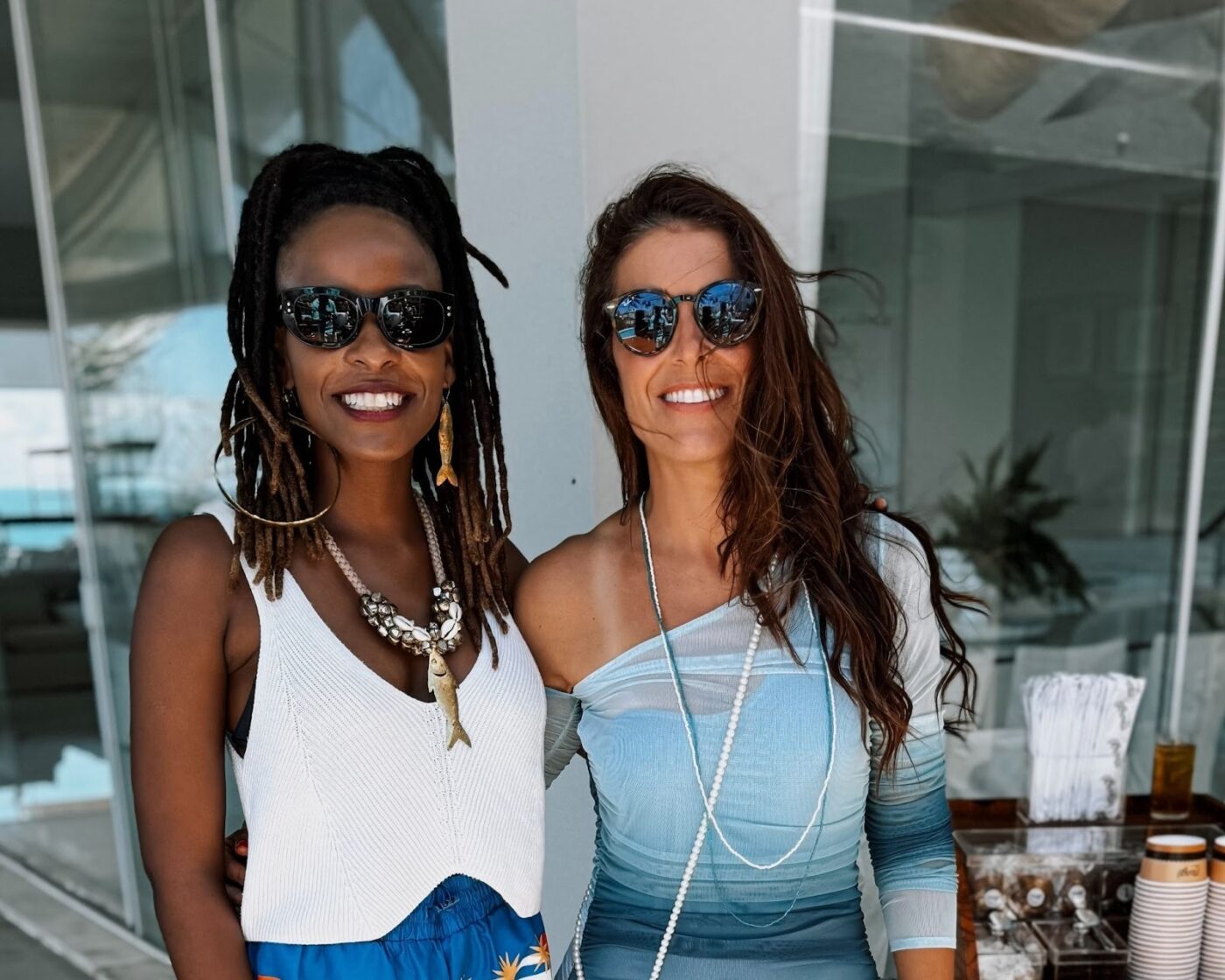 Monique Evelle e Thiciana Zaher lançam “Amigos da Casa” e transformam Carnaval de Salvador em laboratório de marcas e comportamento