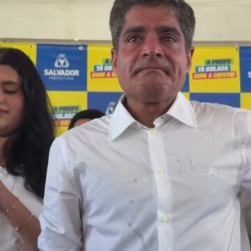 ACM Neto se emociona ao ser homenageado pela filha durante aniversário em Salvador