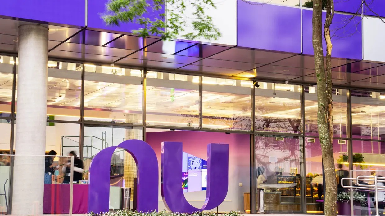 Nubank supera Bradesco e se torna a segunda maior instituição financeira do Brasil em número de clientes