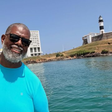 Péricles se despede de Salvador após passeios com Xanddy e Carla Perez: ‘Dias maravilhosos’