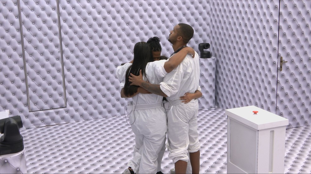 BBB 26: Chaiany, Gabriela, Leandro e Matheus resistem ao Quarto Branco e são os novos participantes do reality; veja vídeo