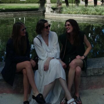 Rafa Justus posa com as irmãs durante férias nos Estados Unidos