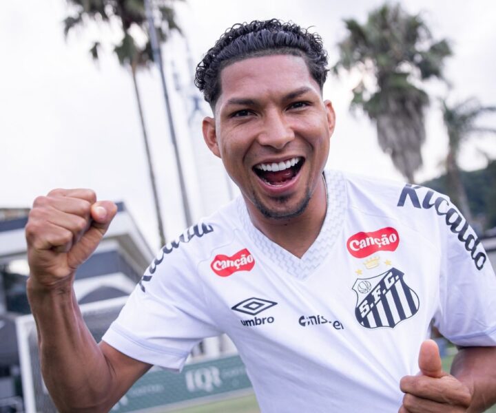 Santos anuncia contratação de atacante Rony