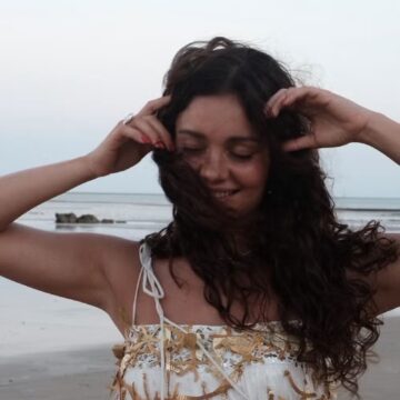 Sophie Charlotte passa réveillon em praia tranquila na Bahia