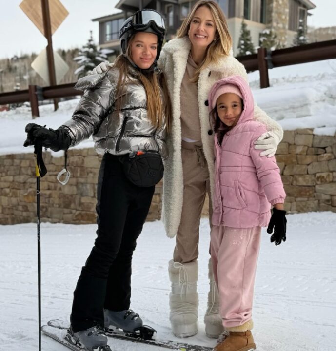 Ticiane Pinheiro abre álbum de férias na neve com a família