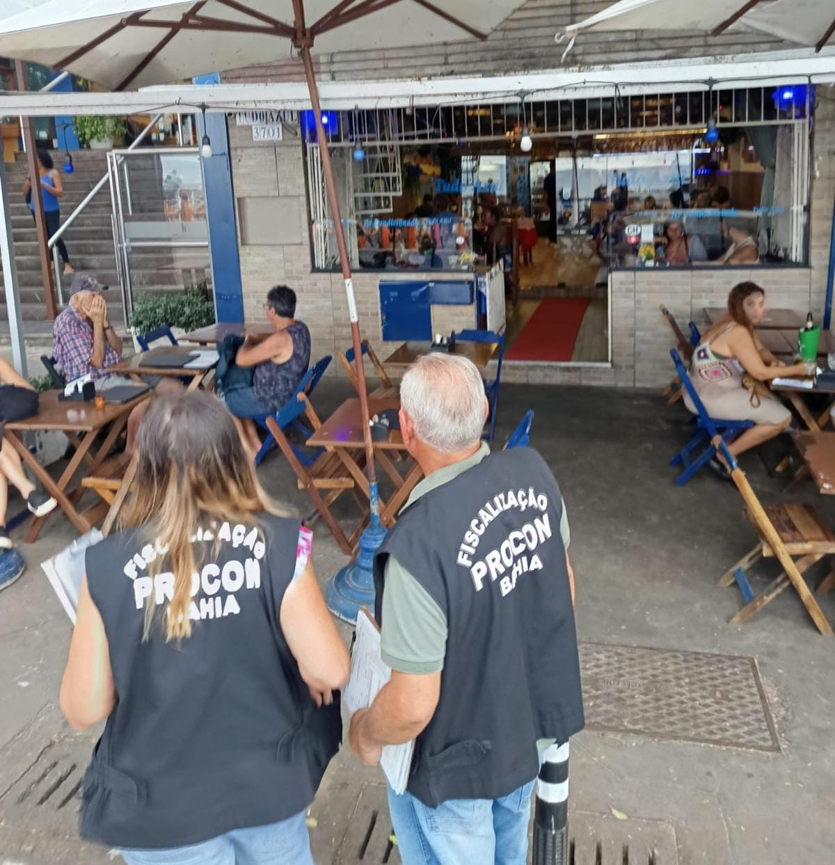 Procon notifica cinco estabelecimentos em pontos turísticos de Salvador