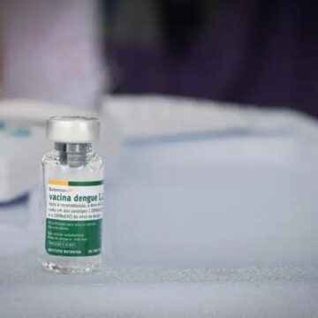 Profissionais de saúde terão direito à vacina contra dengue em fevereiro