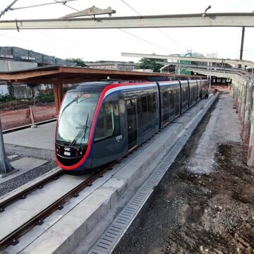 VLT realiza primeira viagem-teste entre Calçada e Lobato, em Salvador