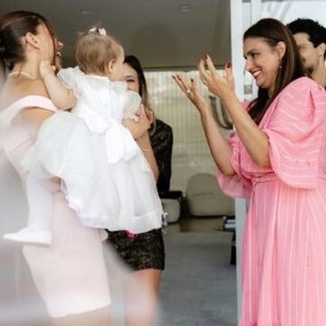 Mãe de Luan Santana emociona ao publicar foto rara com a neta Serena