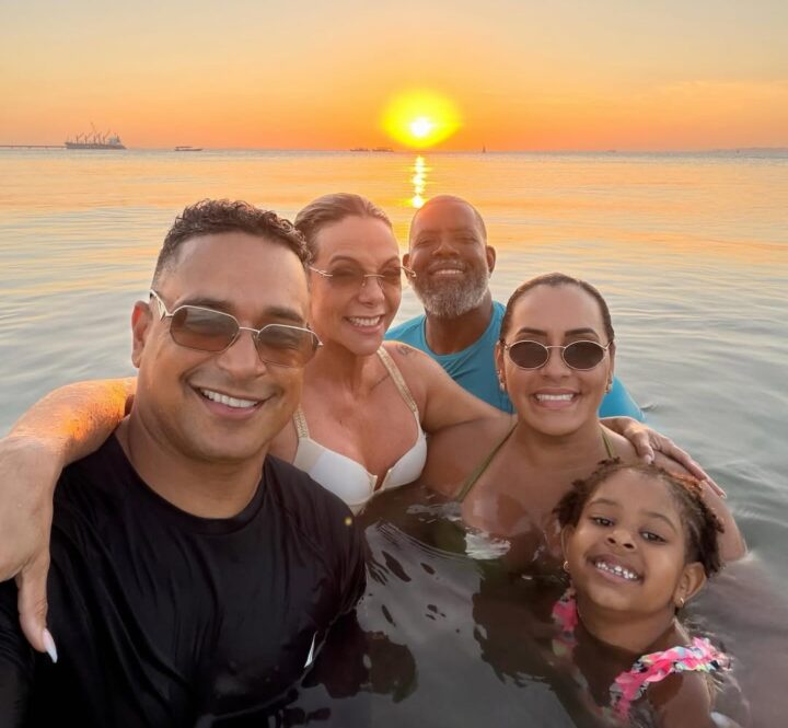 Péricles curte primeiro dia do ano com Xanddy e Carla Perez em Salvador