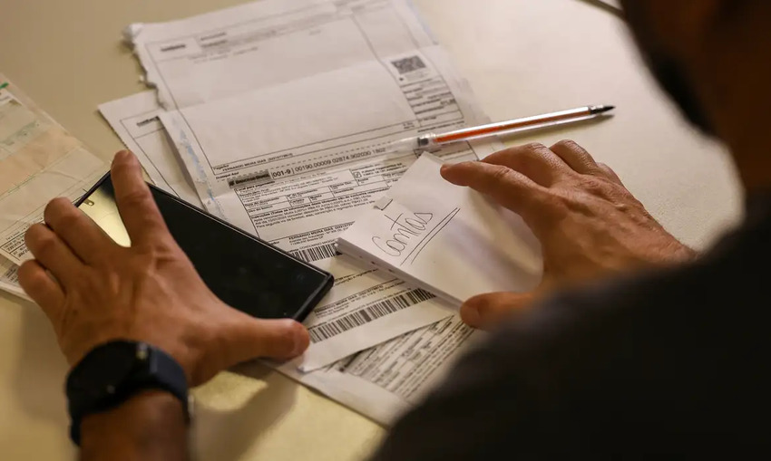 Salário mínimo de R$ 1.621 começa a ser pago nesta segunda (2)