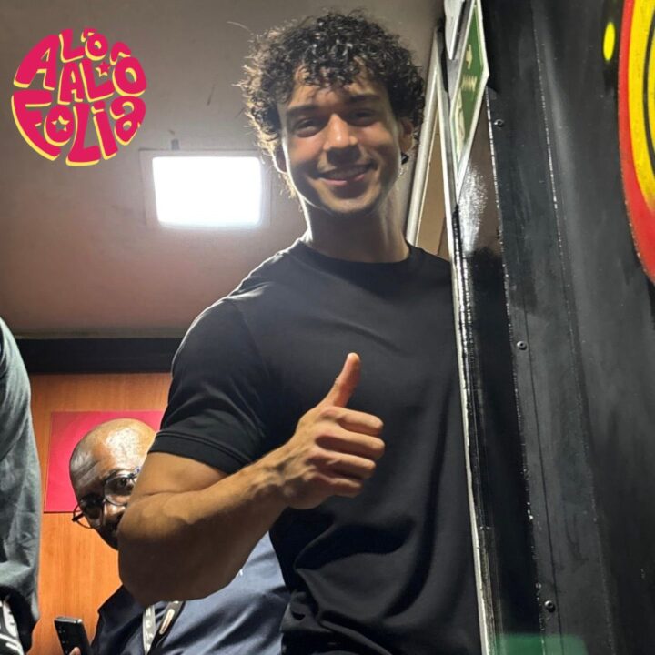 De férias na Bahia, Victor Alexandre sobe no trio para curtir a “Melhor Segunda-Feira do Mundo” com Xanddy