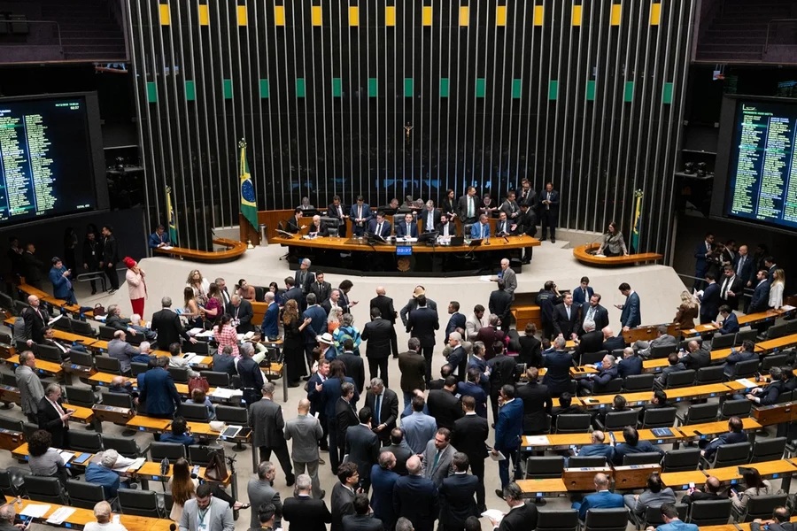 Câmara e Senado aprovam aumento salarial e criam novo “penduricalho” fora do teto