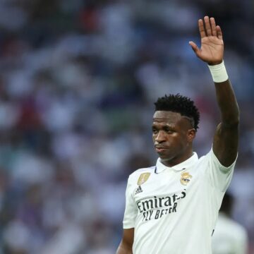 Agora é lei: Bahia cria protocolo de combate ao racismo em estádios com a Lei Vini Jr.