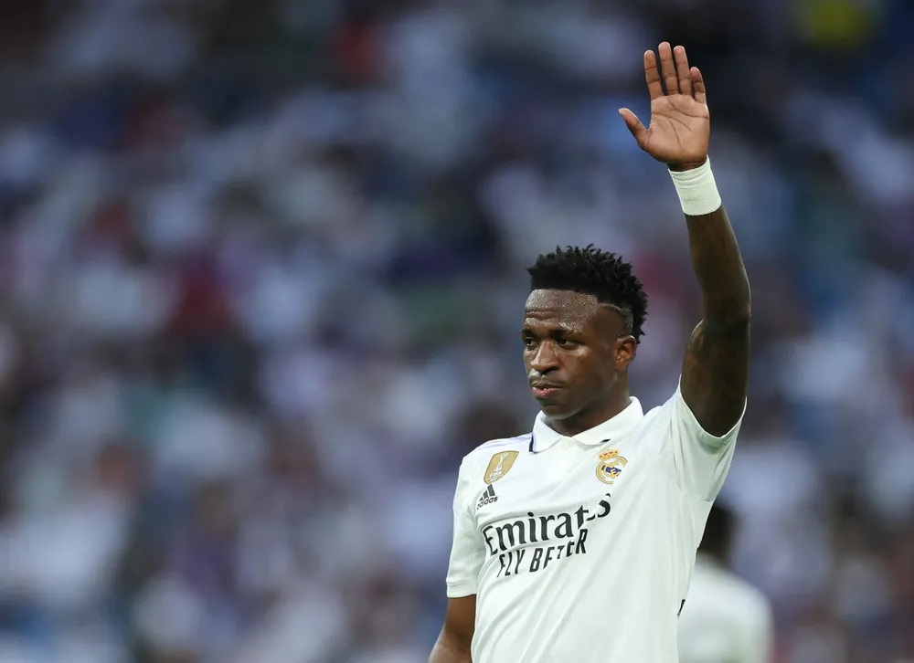 Agora é lei: Bahia cria protocolo de combate ao racismo em estádios com a Lei Vini Jr.