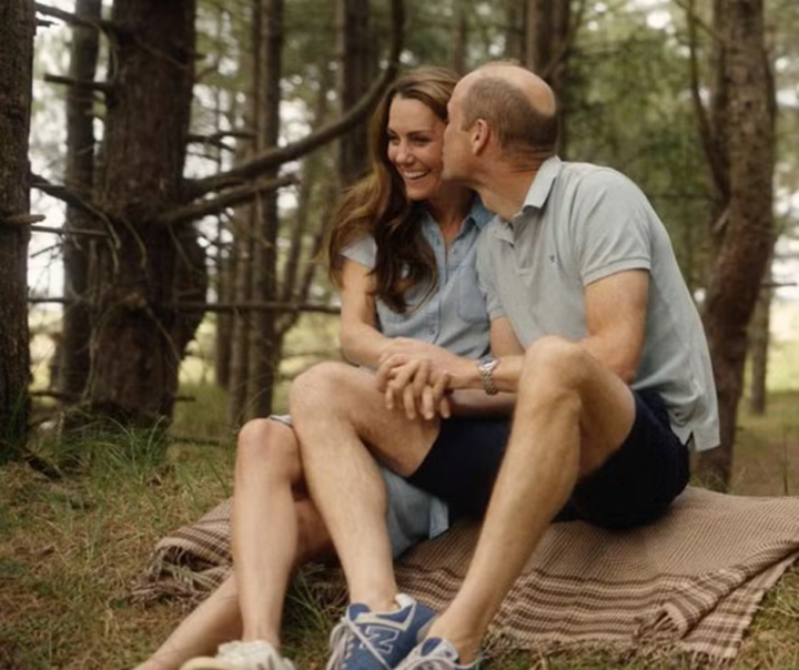 Pressão da imprensa quase levou Kate e príncipe William ao fim, revela biografia