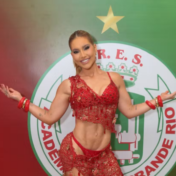 Virginia celebra conquistas na Grande Rio e planeja continuar no samba: “Estou em constante evolução”
