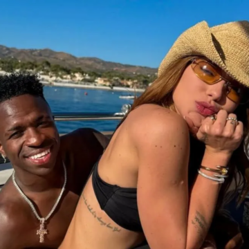 Virginia Fonseca reencontra Vini Jr. na Espanha e exibe presente com declaração do jogador