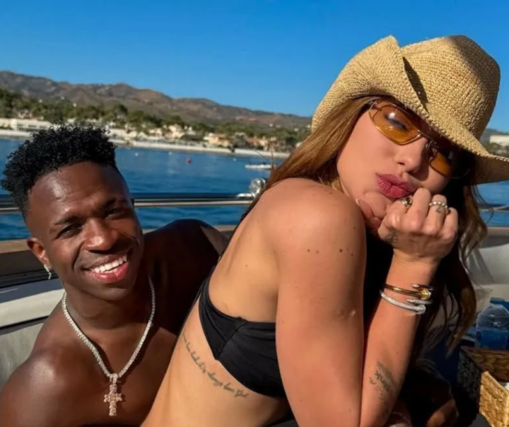 Virginia Fonseca reencontra Vini Jr. na Espanha e exibe presente com declaração do jogador