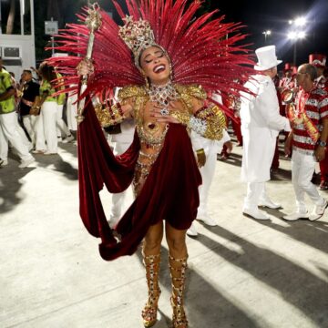 Juliana Paes brilha ao voltar para Sapucaí no Desfile das Campeãs; veja fotos