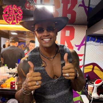 Léo Santana chega ao Pipoco e se prepara para comandar a festa em Salvador