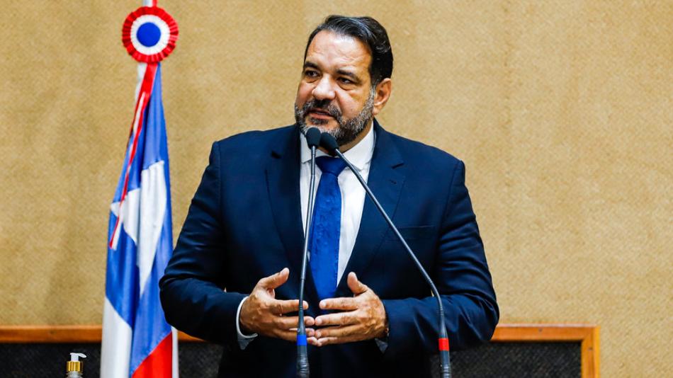 ALBA presta homenagem especial ao deputado Alan Sanches