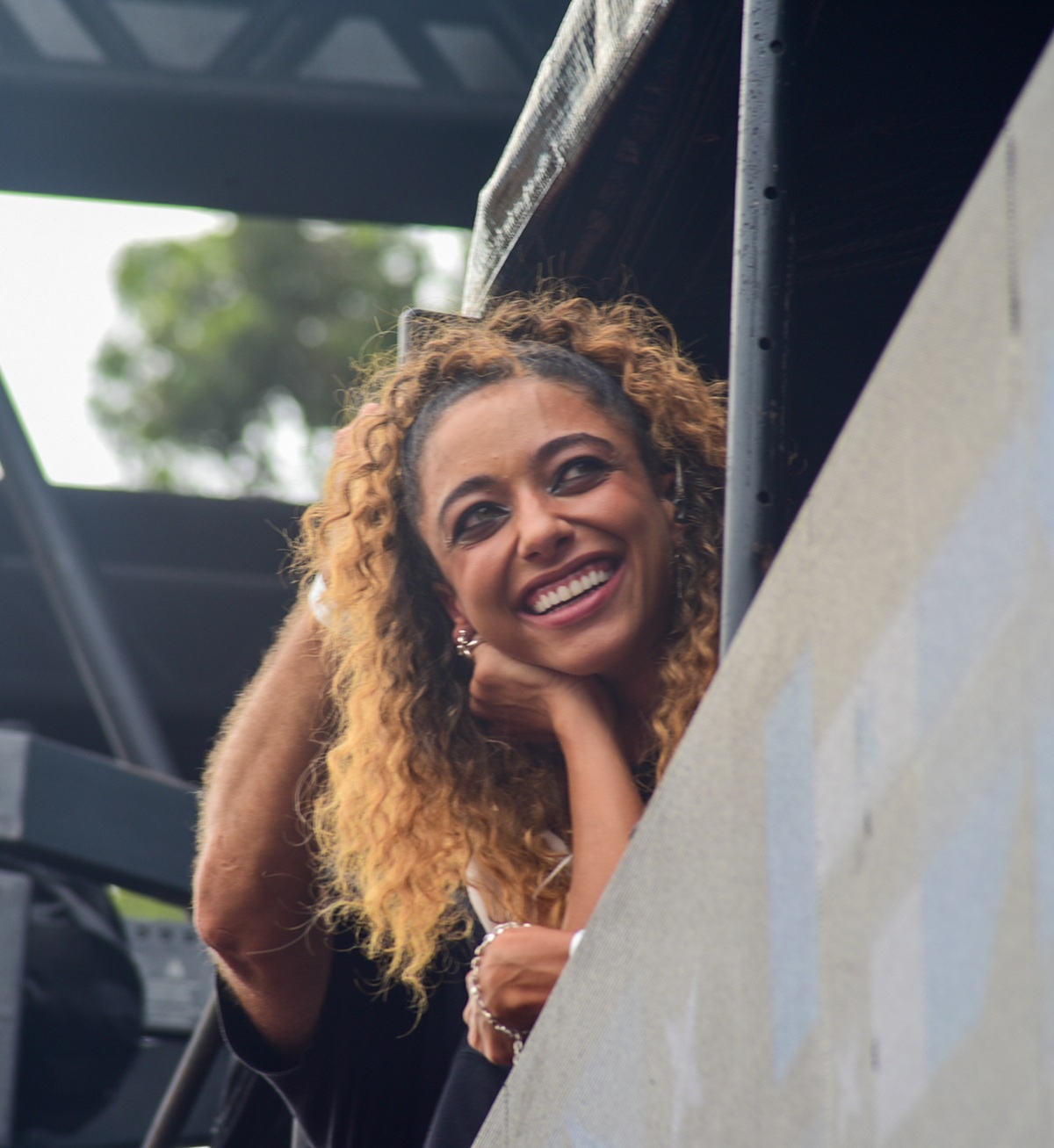 Alice Carvalho participa de megabloco de Baiana System em São Paulo