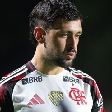 Arrascaeta desabafa após derrota do Flamengo na Recopa: “Temos que mudar muita coisa”