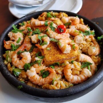 Restaurante na Ribeira apresenta releitura baiana do baião de dois com siri-boia e camarão