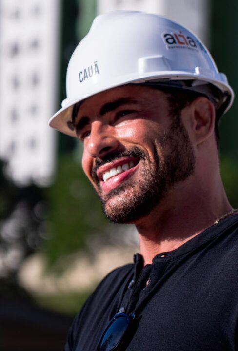 Cauã Reymond desembarca em Salvador por motivo especial; vem saber