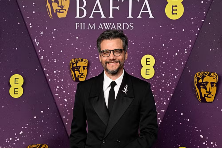 Wagner Moura brilha no tapete vermelho do Bafta 2026 com “O Agente Secreto”