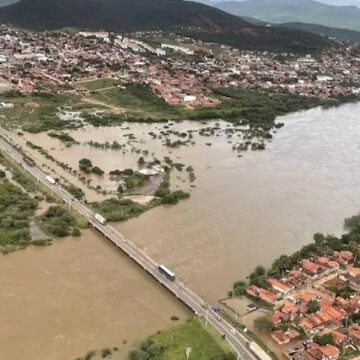 Cidades baianas entram em alerta para chuvas fortes e ventos de até 100 km/h