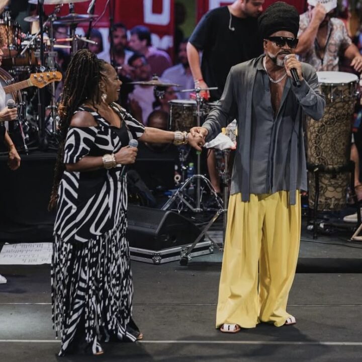 Clara Buarque compartilha vídeo emocionante de Carlinhos Brown e Margareth Menezes em Salvador